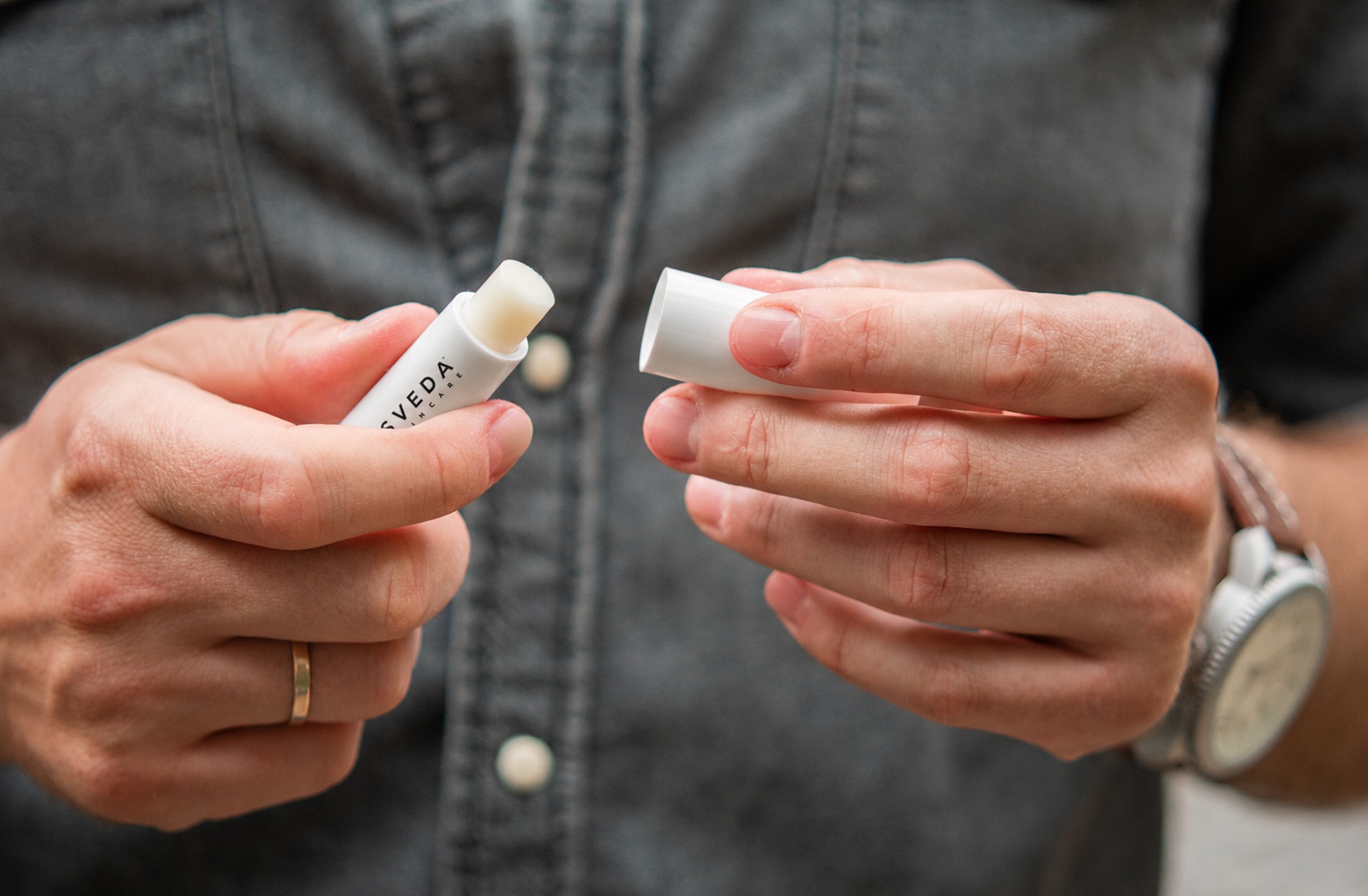 SVEDA-tallow-lip-balm-mens-skincare-product-in-hands